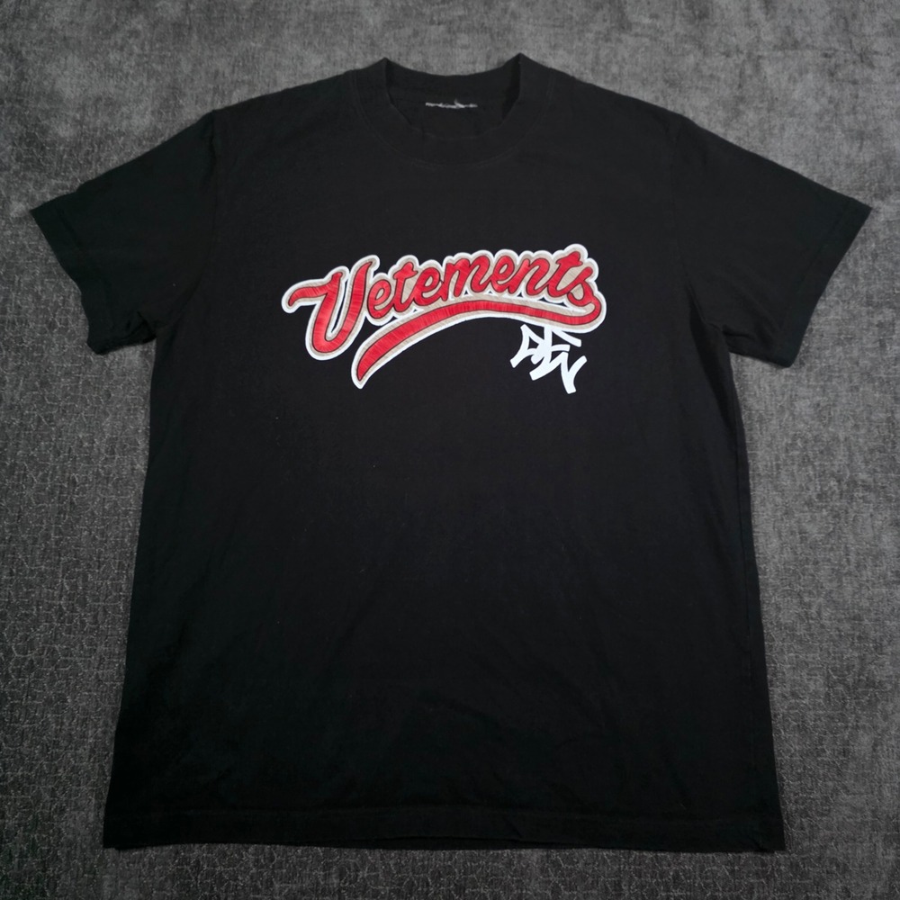 Vetements Mens Medium Black Varsity Logo Graphic Short Sleeve T-Shirt Cotton M
